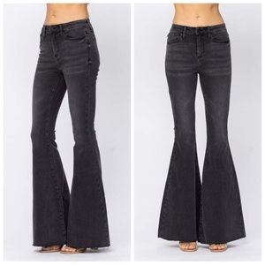 Like New Judy Blue Flare Jeans Black  16W
